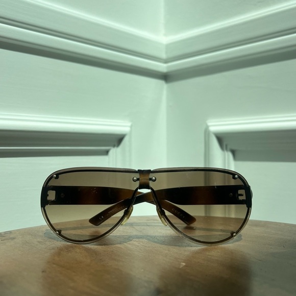 GUCCI Vintage Small Aviator Oval Sunglasses - Picture 2 of 7